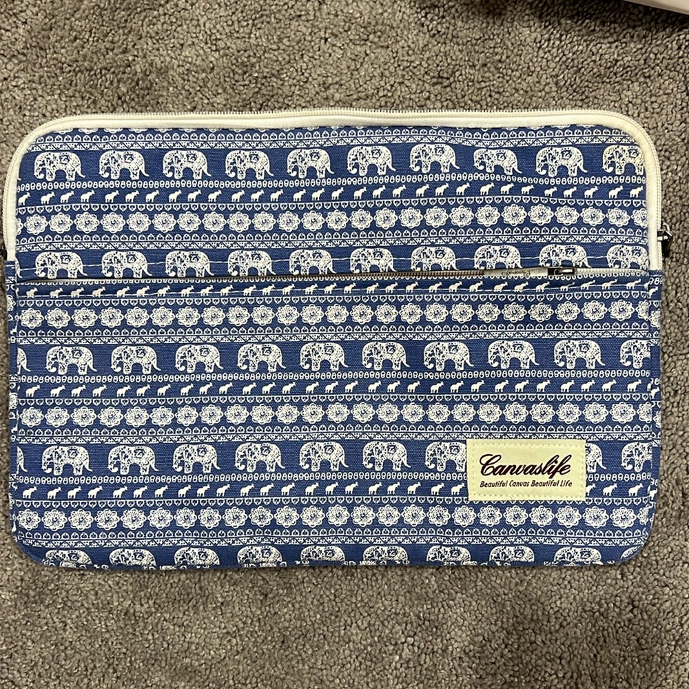 Canvaslife Elephant Patterned Laptop Case